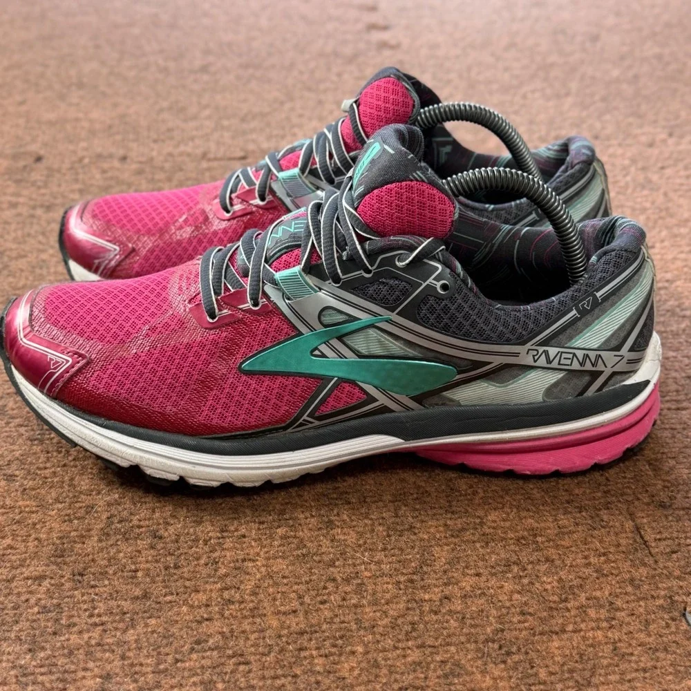 Brooks Ravenna 7‎ Womens Running Shoes Pink Grey Teal Athletic Sneakers size 11